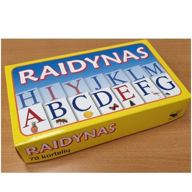 Raidynas. Rinkinį sudaro: dėžutė, 70 raidžių su iliustracijomis kortelės 1